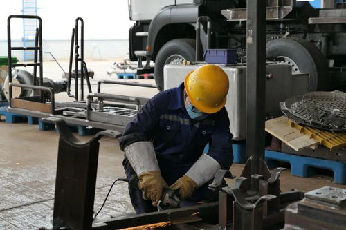 石化機(jī)械人 崗位建功慶五一 匠心筑夢石油化工新篇章